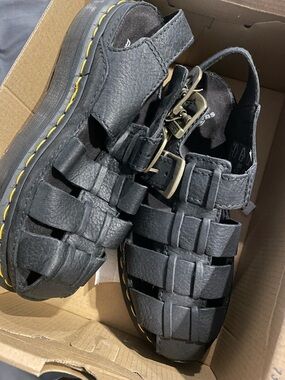 Dr. Martens Black Leather Fisherman Sandals w7 NEW